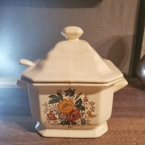 VINTAGE  ceramic Serving Turin  w Ladle set